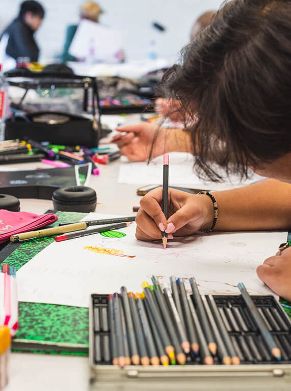 homme-ecole-graphisme ecole-de-graphisme-creativite